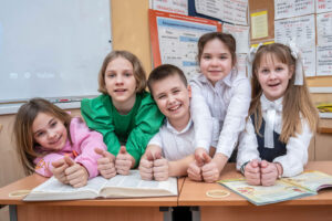 Выпускные альбомы 1-4 класса фото за партой