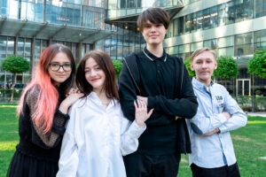 выпускные альбомы для 9-11 класса в Москва Сити друзья